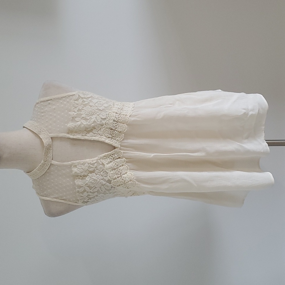 Ivory Lace-Detail Sleeveless Top